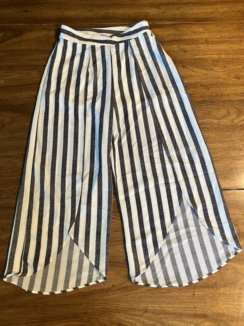 Annabelle Split Leg Pants High Rise Capri Flowy Lightweight Tulip Hem Small